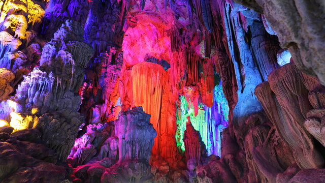 Cueva de la Flauta de Ca&ntilde;a en Guilin, China