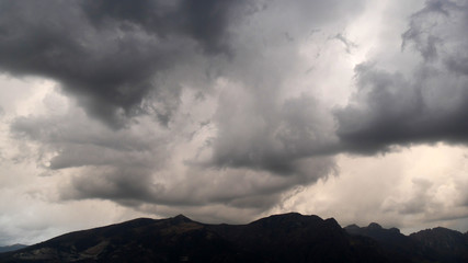Nuvole di temporale nel cielo