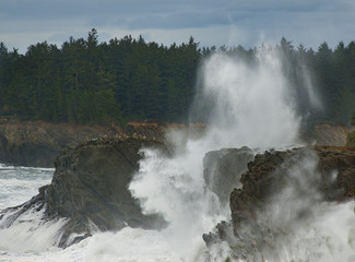 Obraz premium Surf bBreaking on Rocks at Cape Aragp, Oregon