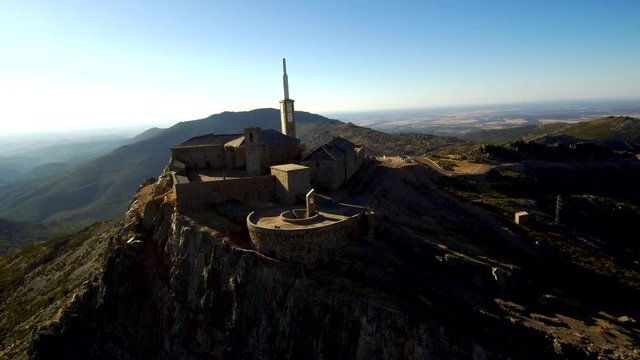 Drone en  La Pe&ntilde;a de Francia. Monta&ntilde;a y Santuario ​al sur de Salamanca (Castilla y Le&oacute;n, Espa&ntilde;a) Video aereo