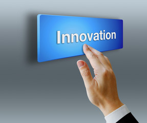 ボタンを押すビジネスマン（イノベーション）