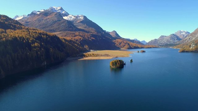 Aerial 4K - Engadina - Svizzera - Lago di Sils - Vista aerea autunnale verso il Passo del Maloja