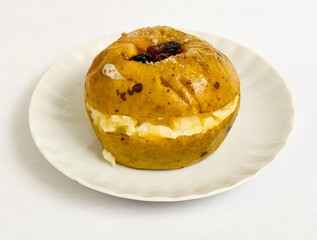 Backed Apple with Raisins