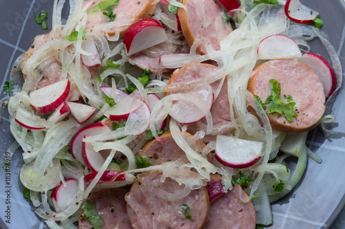 &amp;quot;Wurstsalat mit Essig, Öl und Zwiebeln sauer angemachter Salat aus ...