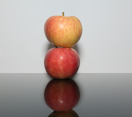 Apfel gestapelt