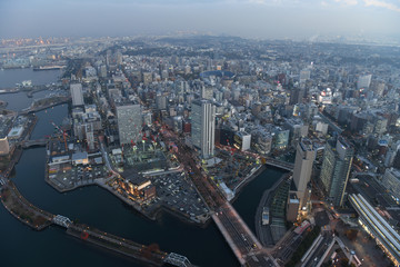  日本・横浜の都市風景・夜景「横浜の街並みを望む」