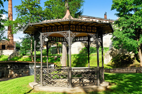 Pavillon im Schlosspark Cesis, Lettland