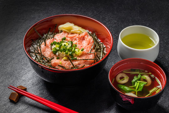 ねぎとろ丼　Raw Tuna with Green Onion Rice Bowl 