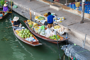 Damnoen Saduak floating market in Ratchaburi near Bangkok, Thailand