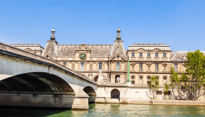 Obraz premium View of the Louvre Museum and Carousel bridge. Paris, France