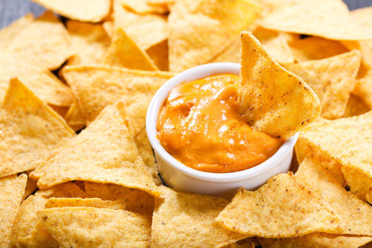  nachos corn chips with cheese dip