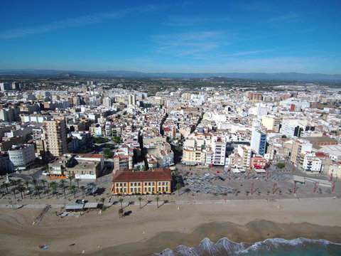 Vinaroz. Pueblo de costa de Castellon en la Comunidad Valenciana (España) situado en la comarca del Bajo Maestrazgo. Fotografia con Drone sobre playa