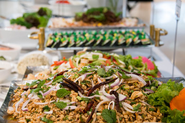  Spicy minced pork salad with dried chili and garnished with mint