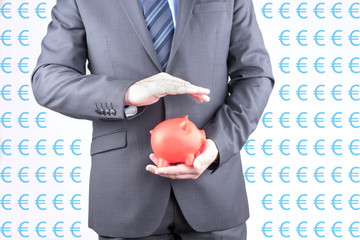 Bank Berater mit einem Sparschwein in der Hand