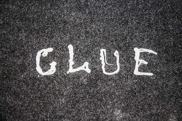 Glue gun and glue 