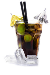 Cuba Libre mit Eiswürfeln