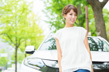 女性と自動車