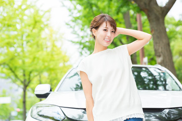 女性と自動車