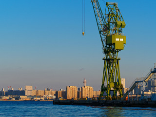 神戸港 ハーバーランドから造船所やポートアイランドを見る