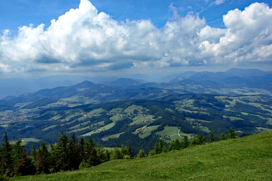 Blick vom SCK&Ouml;CKL auf das Semmriacher/Passailer Umland ( Oststeiermark ) 