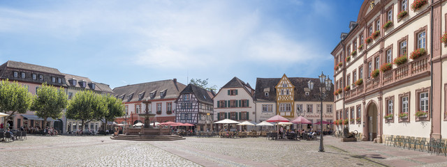 Marktplatz in der Innenstadt von Neustadt a.d.Wstr.