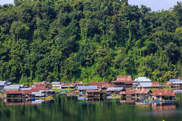 Fototapeta na wymiar Village of fisherman in Wachiralongkorn dam, Thailand.