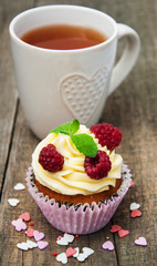 Cupcake with fresh raspberries