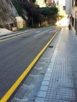 Strassengefälle in einer Seitenstrasse in Málaga