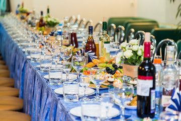 Served tables at the Banquet. Drink, alcohol, delicacies and snacks. Catering. A reception event.