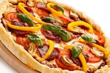 Pizza pepperoni with tomatoes, salami and pepper 