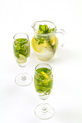 ハーブのデトックスウォーター Herbal detox water