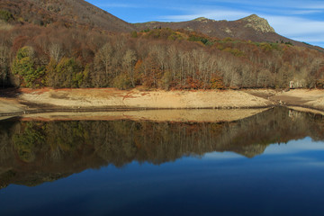 The mountain is taking color during the Autumn