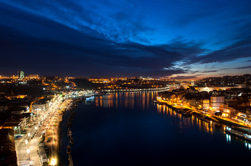 Fototapeta na wymiar Porto, Portigal, photo de nuit