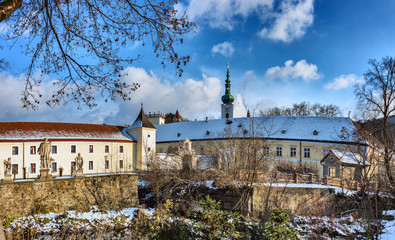 Blick auf Stift Heiligenkreuz