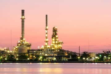 Obraz na płótnie Canvas oil refineries and evening light.