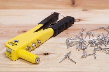hand rivet gun