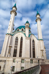Fototapeta na wymiar The main mosque of Qol Sherif in the background of the cloudy sky in the city of Kazan, Republic of Tatarstan, Russia, November 2017.