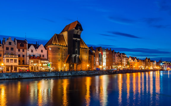 Danzig &ndash; Hafen mit Krantor bei Nacht; Polen