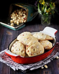Cookies with peanuts