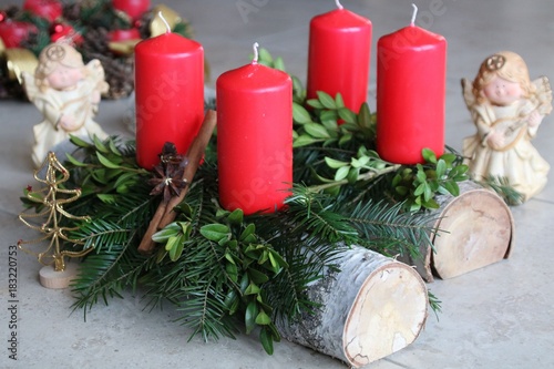 Weihnachtsdeko Aus Naturmaterial Selbstgemacht Stock Photo And Weihnachtsdeko Aus Naturmaterial Selbstgemacht
