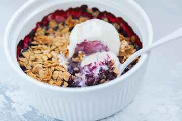 Berry crumble cake with cream ice-cream