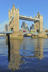 Obraz premium London Tower Bridge and Thames River in the autumn