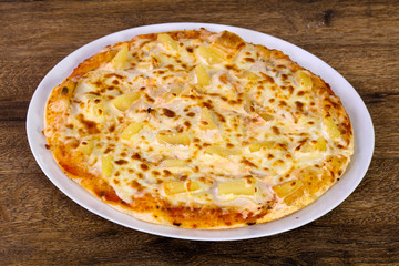 Pineapple pizza with cheese