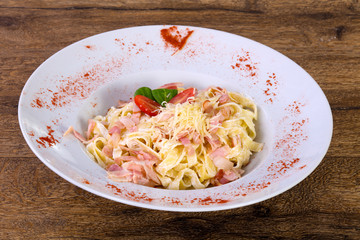 Carbonara pasta with cheese