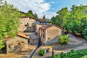 Fototapeta na wymiar Traditional houses in the ancient Spanish city