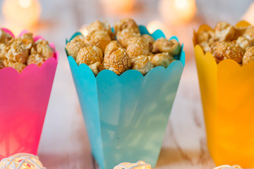 Popcorn and Christmas garlands glow