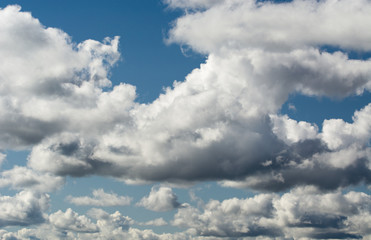 Fototapeta na wymiar white cloud at the blue sky