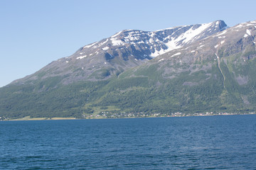 Fototapeta na wymiar Olderdalen, mountain Nordmannviktinden