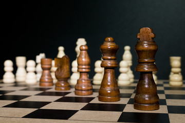 Scacchi fotografati su una scacchiera