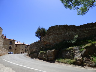 Fototapeta na wymiar Puertomingalvo. Pueblo en Parque Cultural del Maestrazgo en la comarca de Gúdar-Javalambre, en la provincia de Teruel en Aragón, España